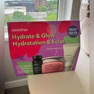 New in box! Innisfree hydrate & glow hydration and eclat kit
